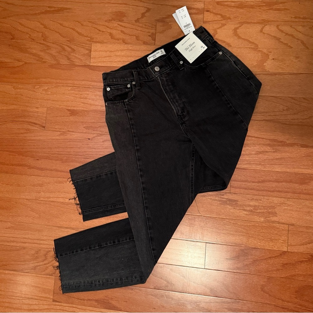 A&F The Mom HR jeans